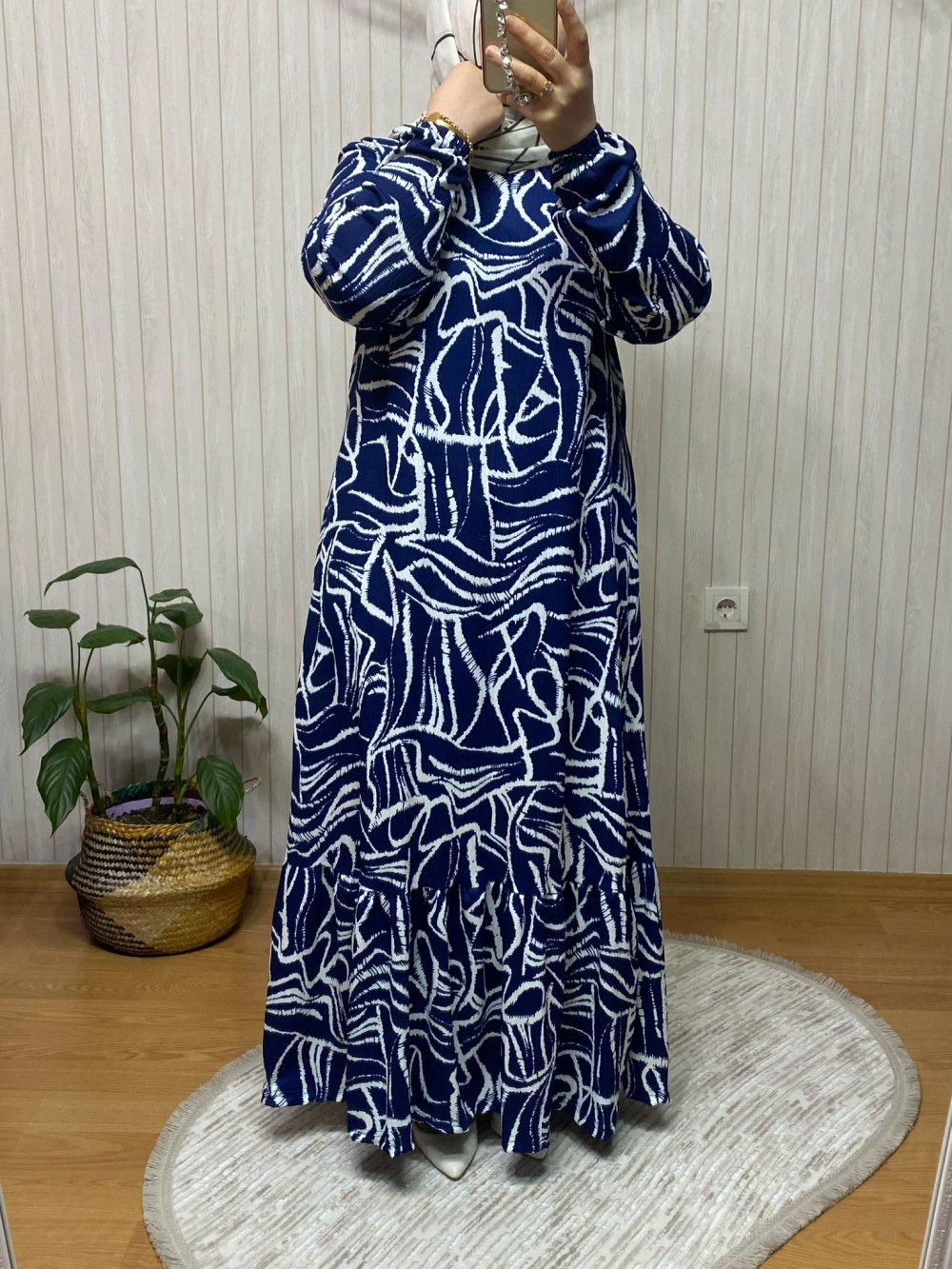 Elsi Karışık Çizgi Kuşaklı Fileli Elbise