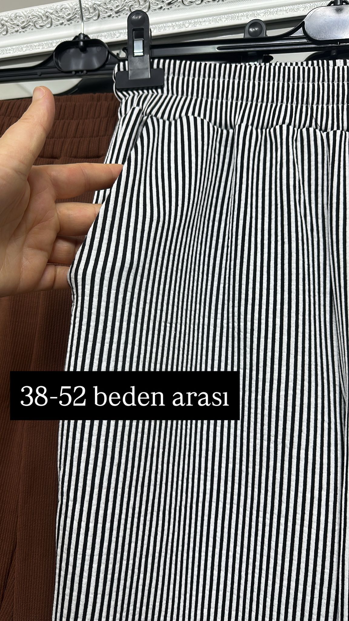 Pantolon Dikey ince burgu çizgili